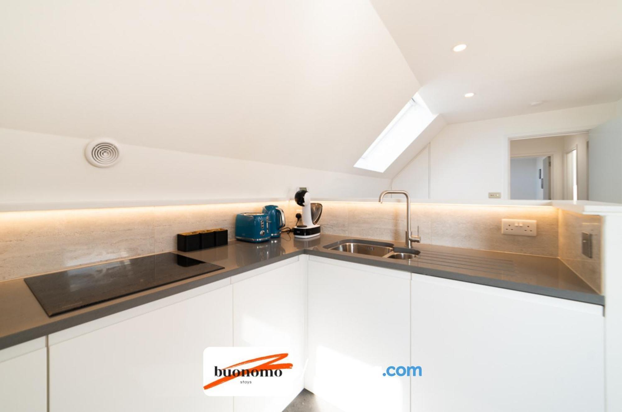 Two Bedroom Apartment At Buonomo Stays Short Lets & Serviced Accommodation Лондон Экстерьер фото