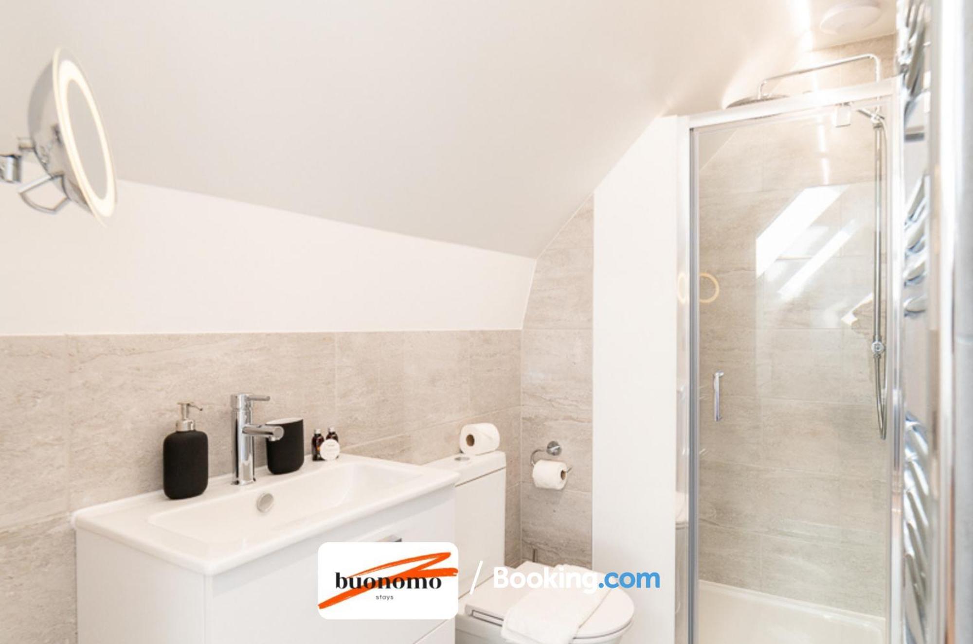 Two Bedroom Apartment At Buonomo Stays Short Lets & Serviced Accommodation Лондон Экстерьер фото