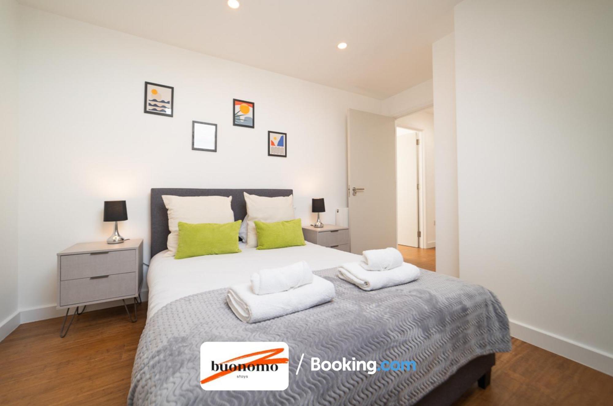 Two Bedroom Apartment At Buonomo Stays Short Lets & Serviced Accommodation Лондон Экстерьер фото