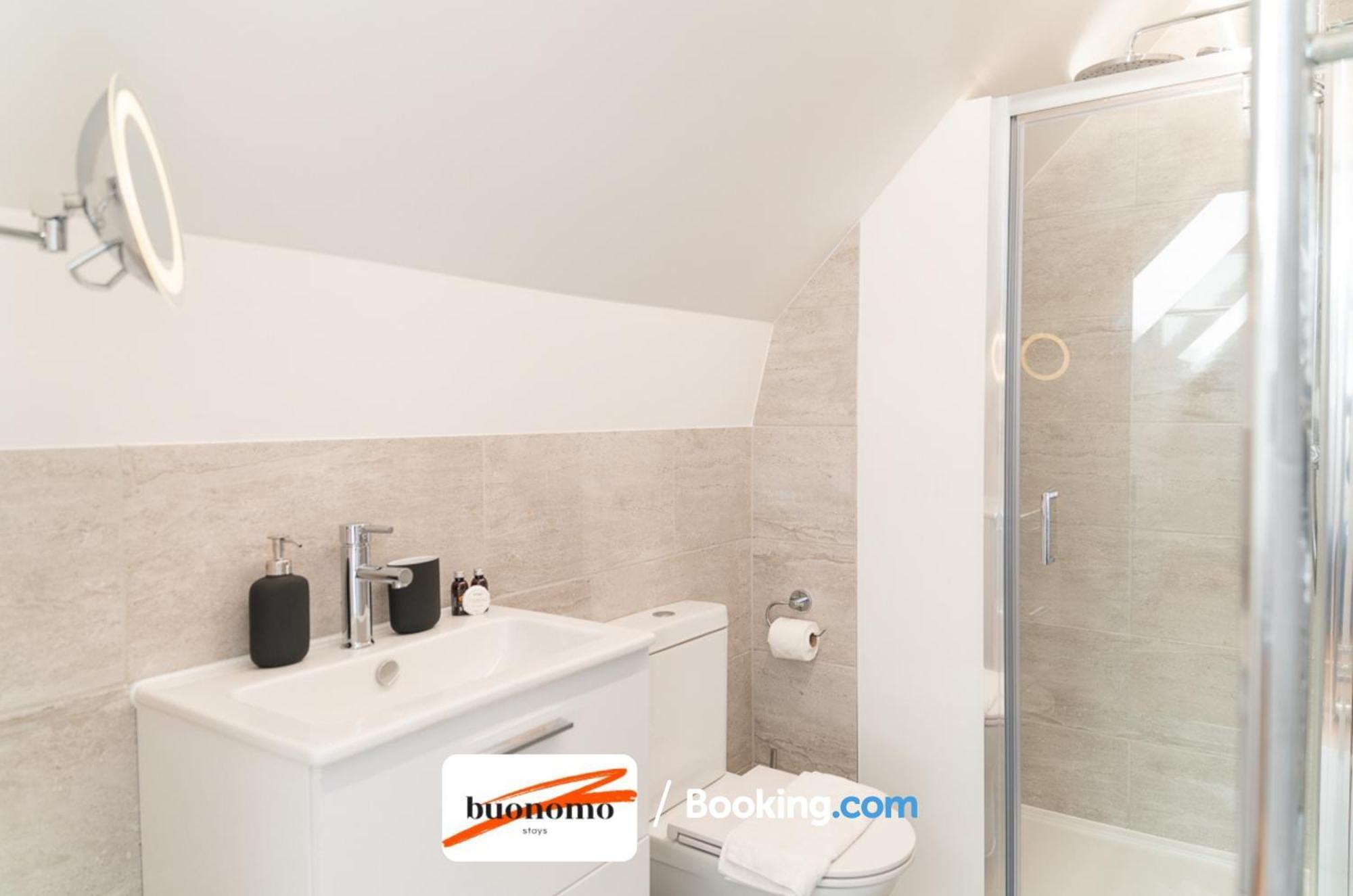 Two Bedroom Apartment At Buonomo Stays Short Lets & Serviced Accommodation Лондон Экстерьер фото