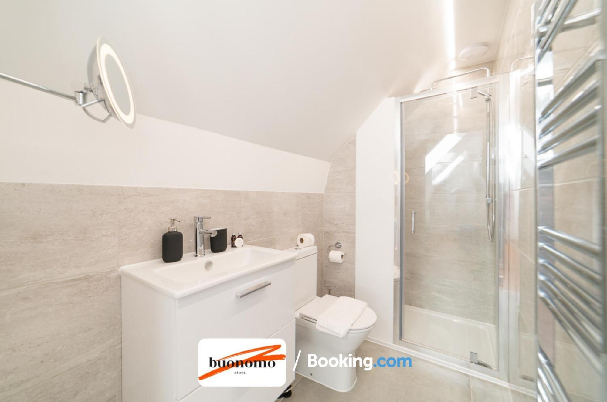 Two Bedroom Apartment At Buonomo Stays Short Lets & Serviced Accommodation Лондон Экстерьер фото