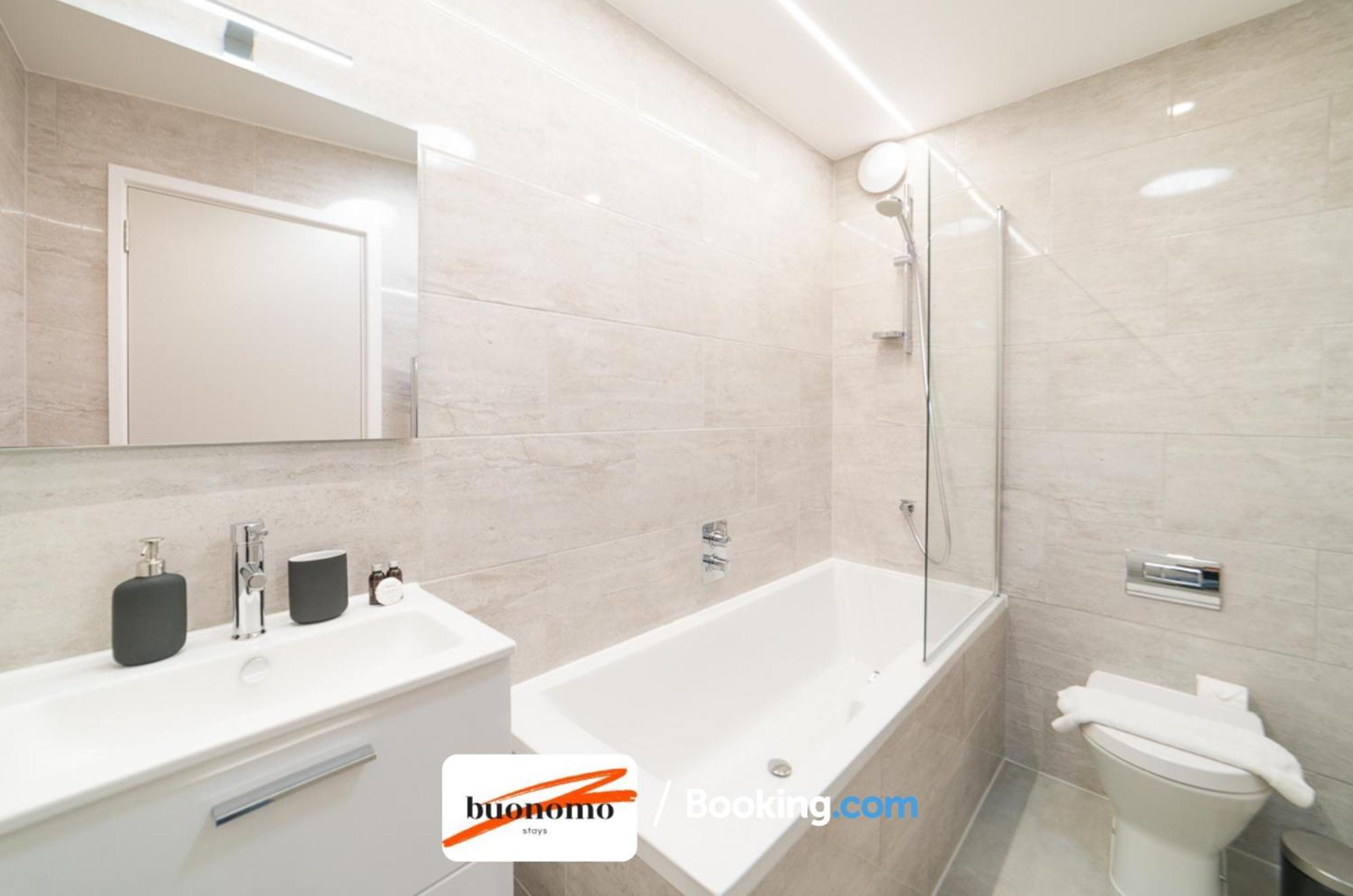 Two Bedroom Apartment At Buonomo Stays Short Lets & Serviced Accommodation Лондон Экстерьер фото
